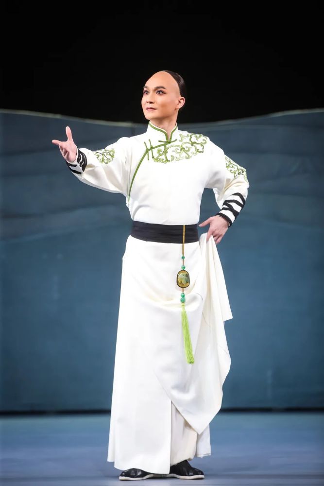 实至名归——余维刚获第三十届"梅花奖"!_腾讯新闻