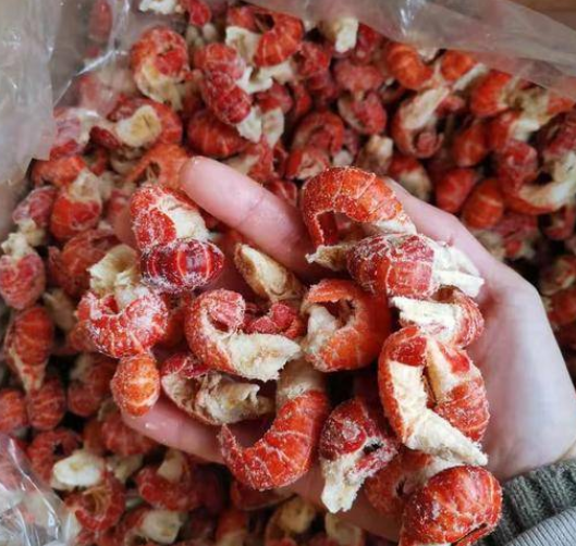 倒入适量的料酒7倒入适量的盐8水烧开后,倒入基围虾