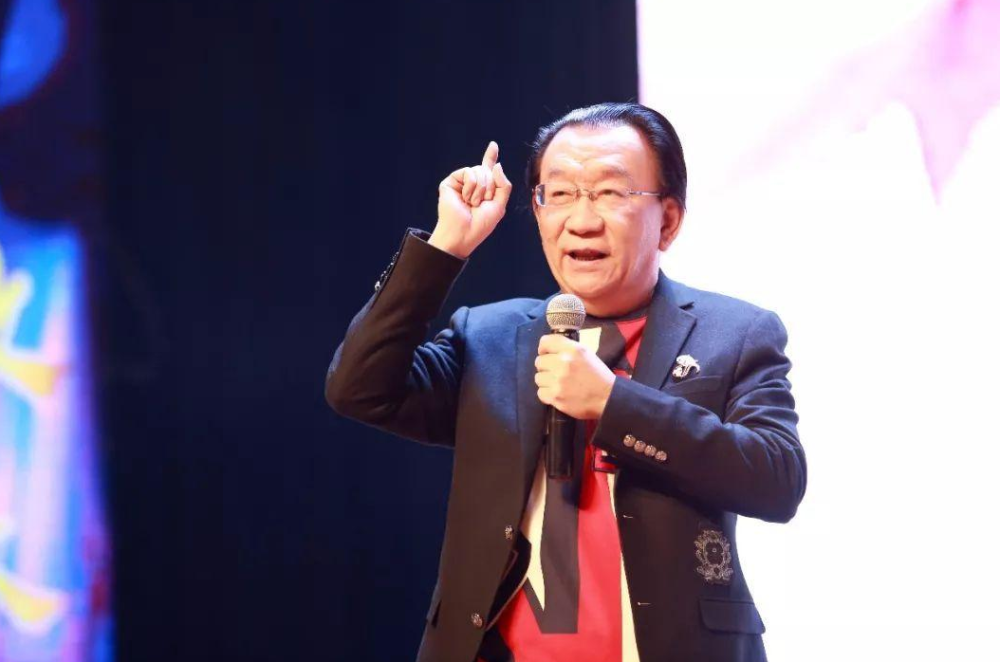 侯耀华大谈"反三俗",与女徒弟往事被翻出,还为涉