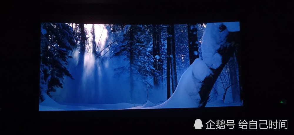 悬崖之上有着张艺谋独特的视觉美学那故事如何