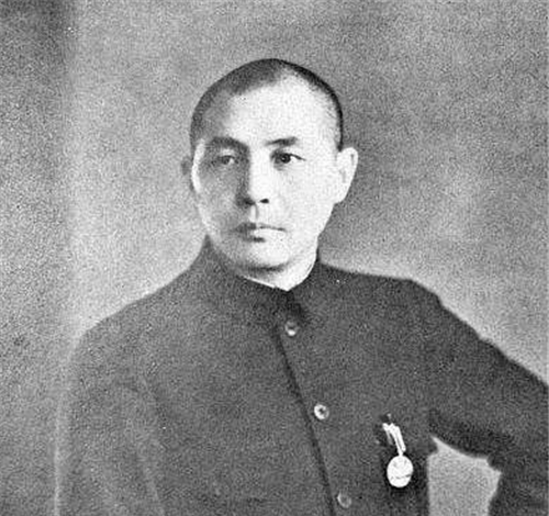 郑庭笈黄埔五期,先后在华北和缅甸抵抗日寇.