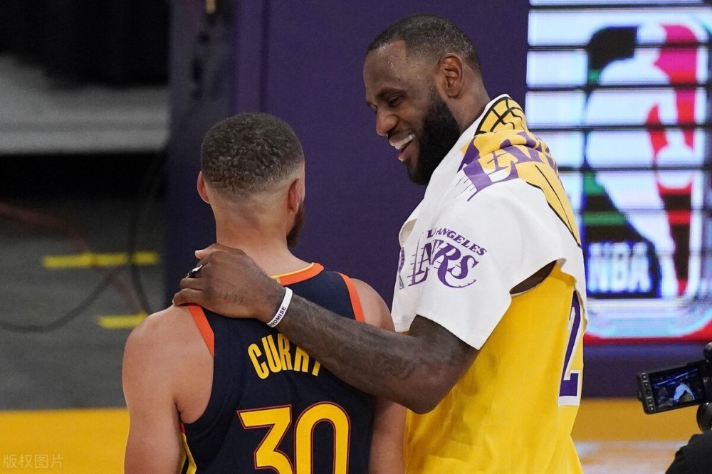 库里 今日NBA：库里37分球迷喊MVP，詹姆斯超远三分，利拉德大骂格林