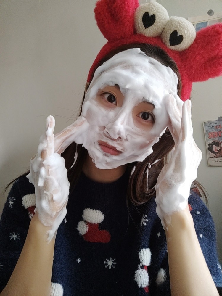 面膜洗面奶丨一款泡泡能当面膜使用的氨基酸牛奶洗面奶_腾讯新闻