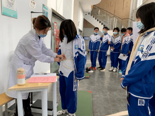 高中生注意了!对身高把控很严的专业和院校,差"1cm"也进不去