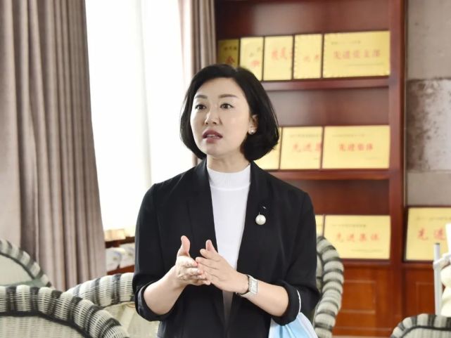 王小冬一行先后来到我市文城镇东兴中心学校,二龙镇中心幼儿园,石滩镇