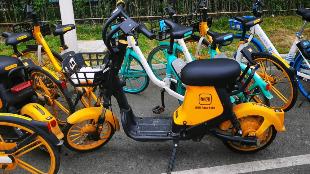 成都市温江区综合行政执法局聚焦群众安全出行,严厉整治共享电动车