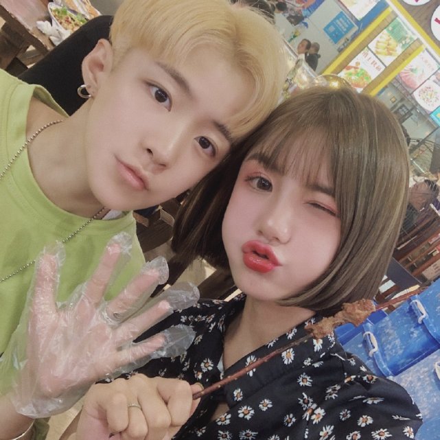 >小星星想告诉大家的是:恋爱,只要中意就好,不分性别图片人物:刘沁园