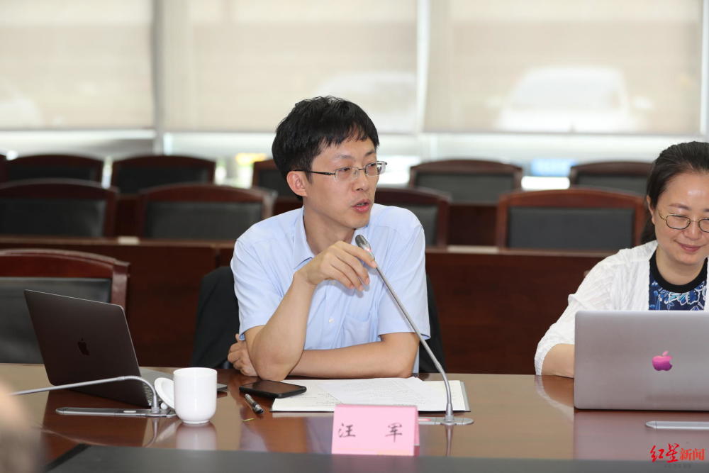 汪军从产业发展来看,汪军认为,成都可以综合研判,提前布局,抢占"碳