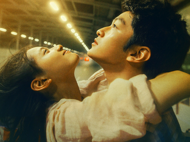 屈楚萧张婧仪新电影上映首播好评如潮口碑直追少年的你