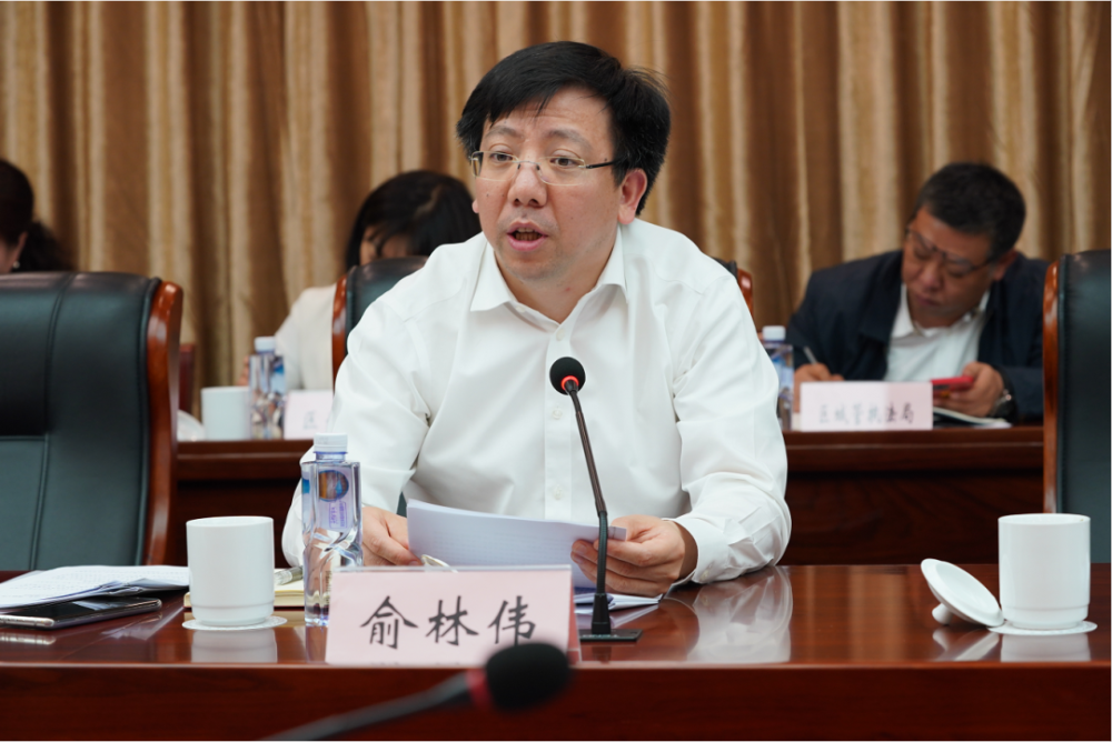 工作领导小组副组长,办公室主任俞林伟部署居委会换届下阶段重点工作