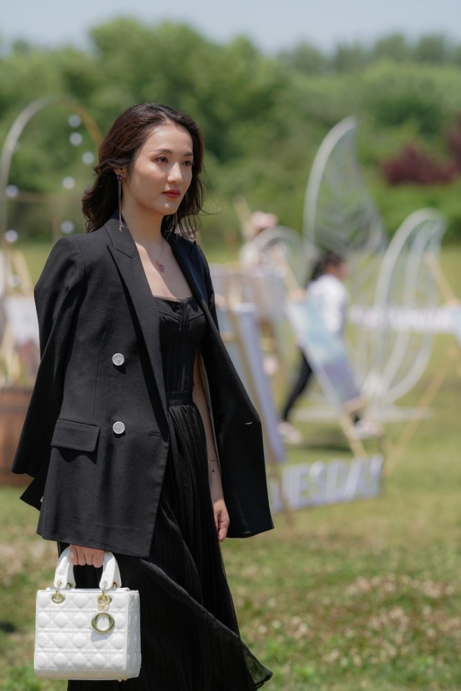 (《猎毒:极速追击》剧照/曹菡)片中公安局长一角由演员杨雨橙扮演,据