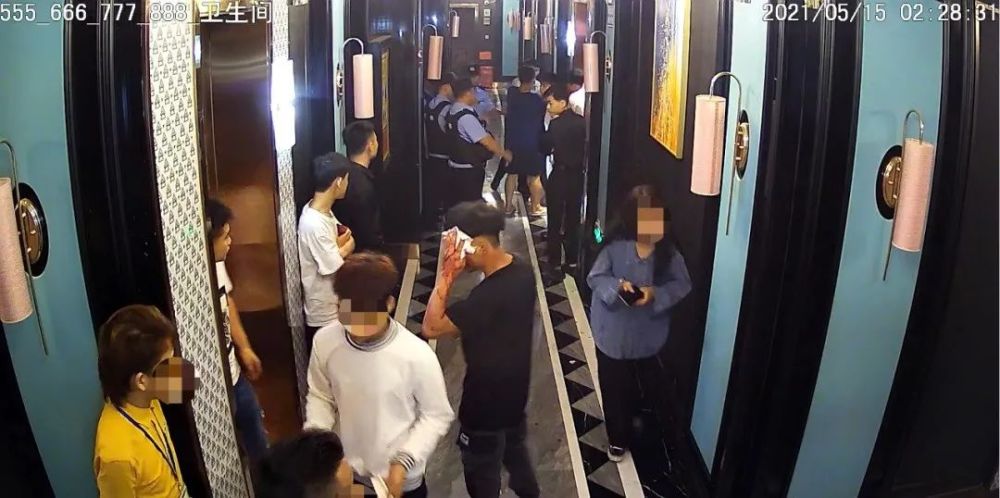 西林县ktv两伙人大打出手,监控拍下大乱斗过程