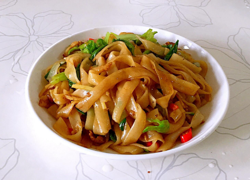 方法顺序不对,难怪易断又粘锅|炒河粉|河粉