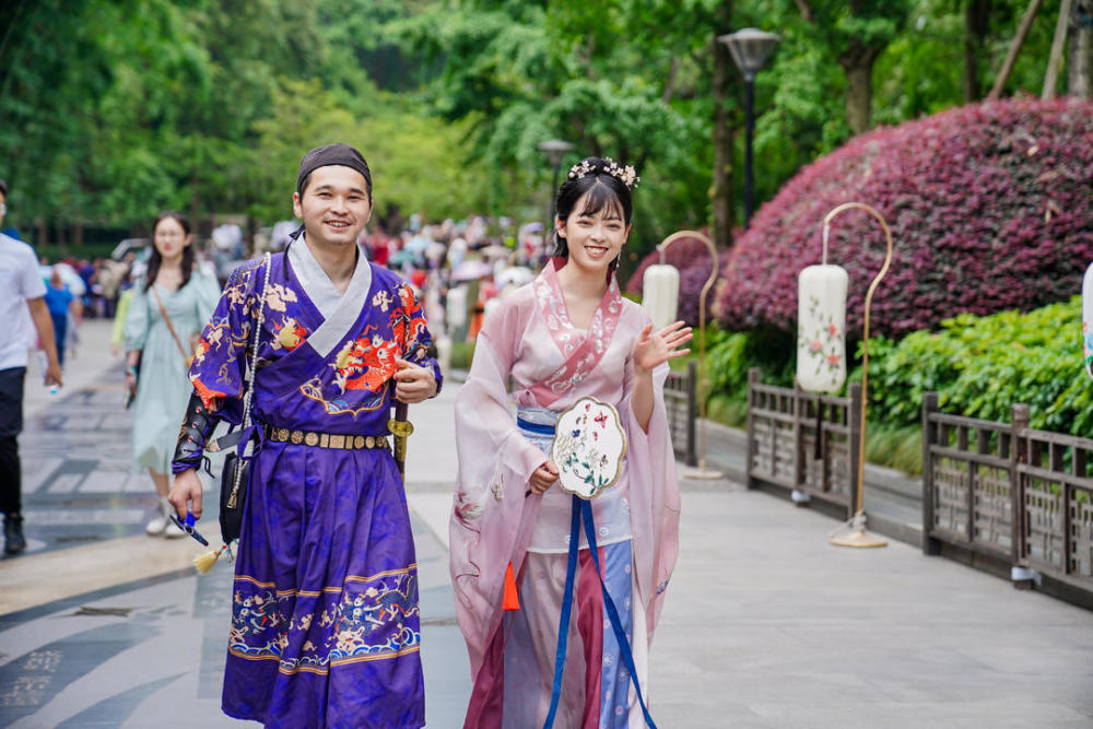 汉服为媒 爱在"520" 成都市总工会为职工搭台相亲