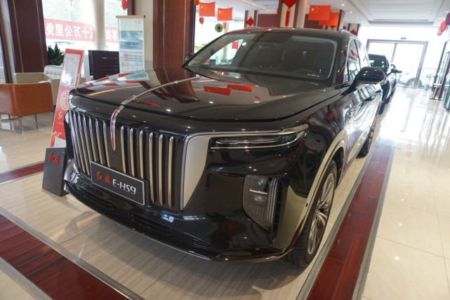 红旗e-hs9到店实拍,魅夜黑很优雅,50.98万配全景天窗,又要火了