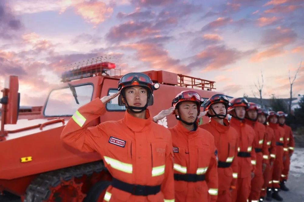 实事助民丨救援一线带头冲锋,用实际行动彰显党员本色