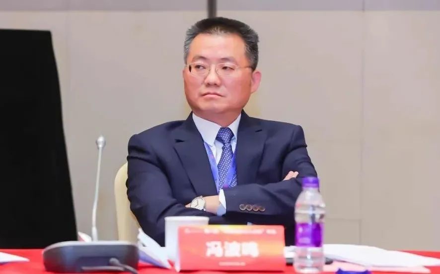 书记张正华论坛成员,上海组合港管理委员会办公室主任徐国毅论坛成员