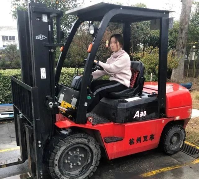 叉車證能開高位叉車嗎?開高位叉車的注意事項有哪些?_騰訊新聞