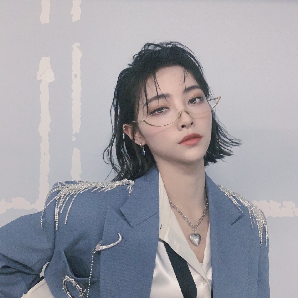 头像壁纸the9许佳琪比起被人看不起更不想被人看不见