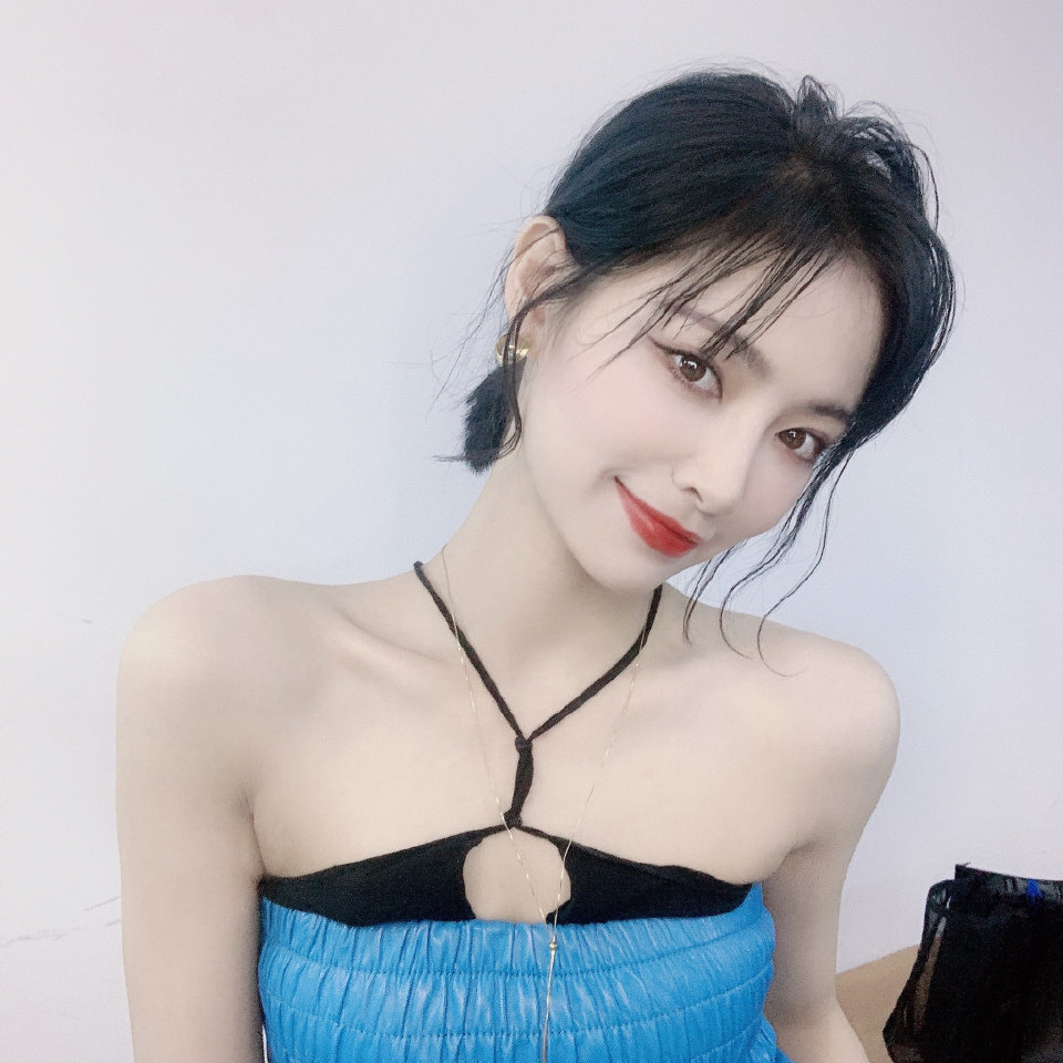 头像壁纸the9许佳琪比起被人看不起更不想被人看不见