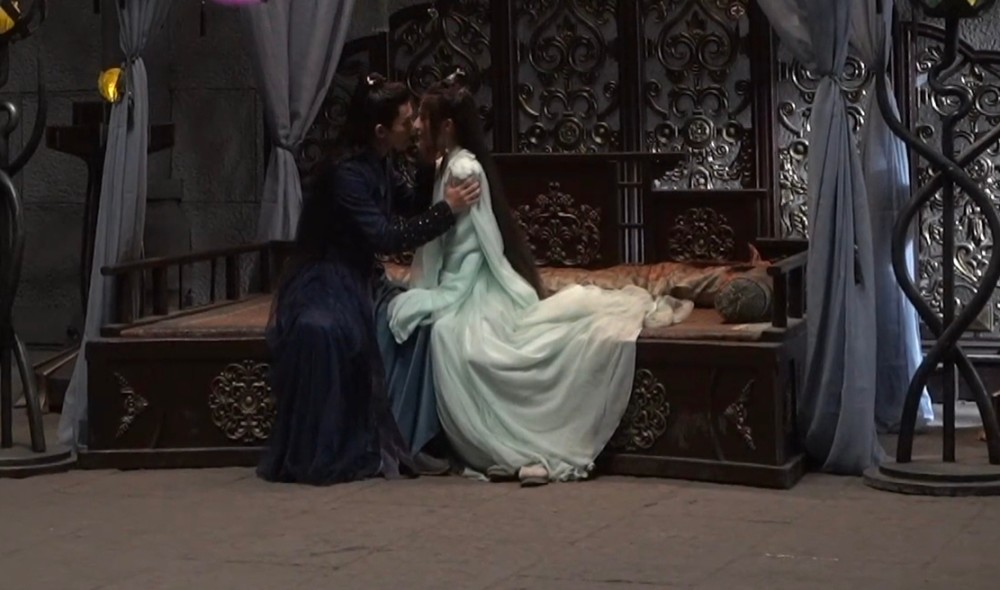 《遇龙》迎来超甜剧情!"青雪"吻戏太上头,第二重身份更般配!_腾讯新闻