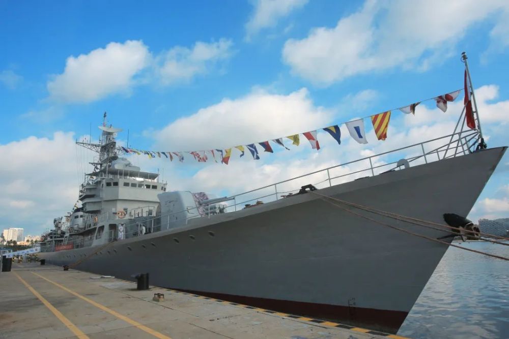 【关注】36年的坚守,丹东舰退役