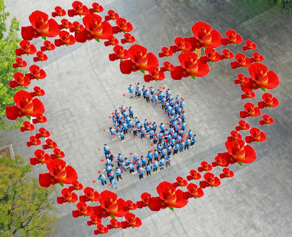 而后,200多名党员干部职工来到起跑线前排成长跑的队形,随着一声发令