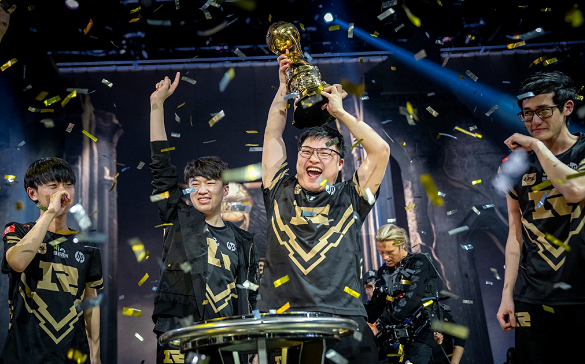 rng蹭uzi热度rng官方发布1张uzi夺冠图网友炸锅了