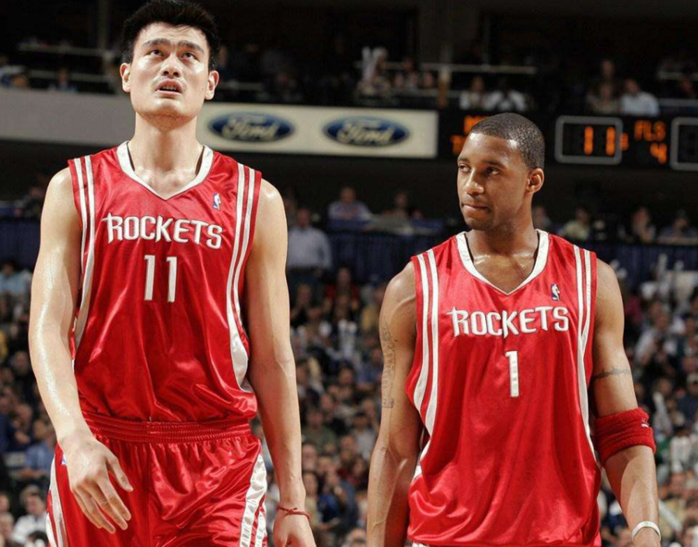 42岁麦迪胡子花白似老头妻子气质依旧直播卖房疑破产