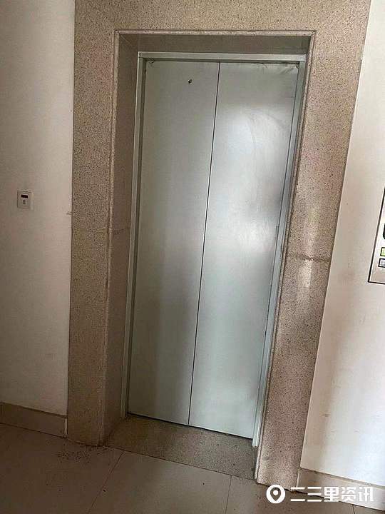 电梯门打不开被困二十分钟业主半个月坏三次