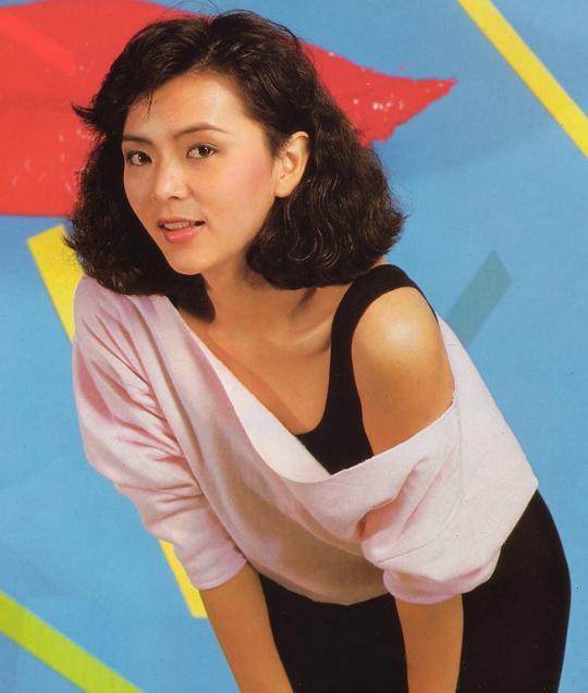 1982年,沈殿霞给陈玉莲介绍了个富商,随后周润发就喝洗洁精自杀
