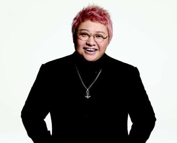 50岁韩红隐藏多年秘密被曝光至今不婚与赵薇有关