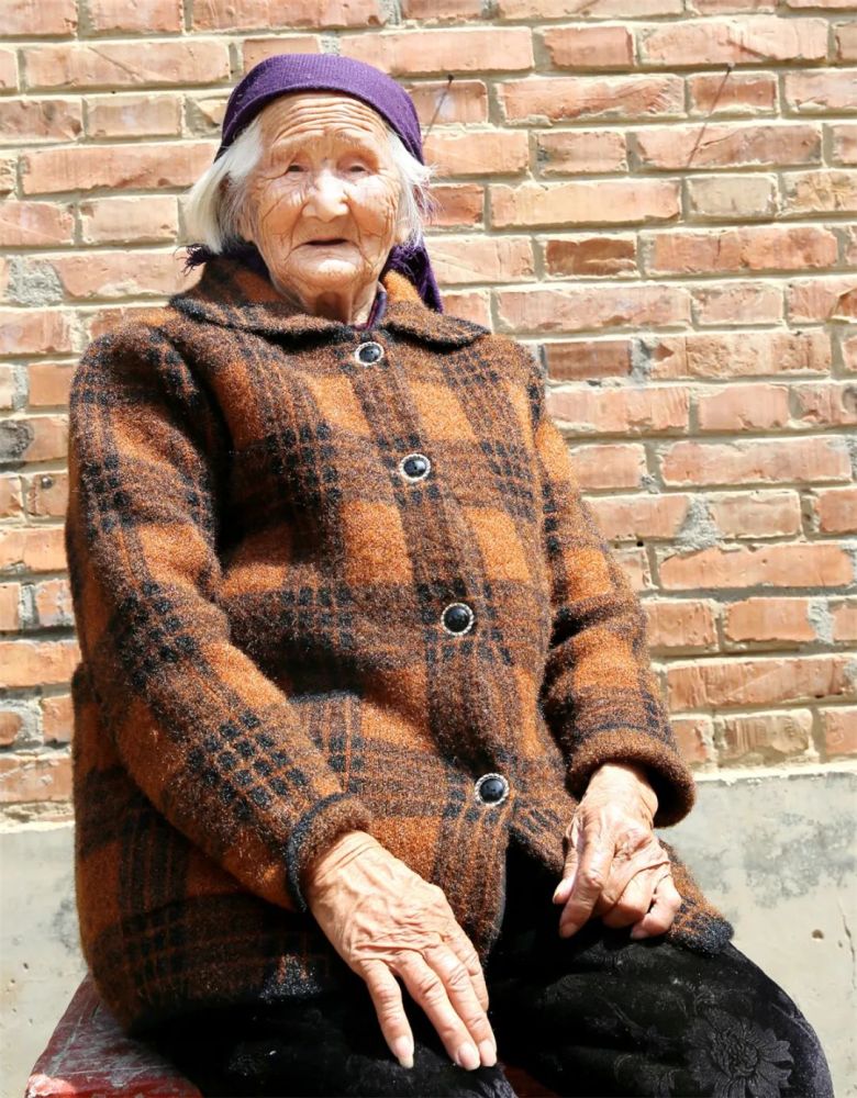 商丘103岁老人刘秀荣:"我耳不聋,腿不疼,身体好得很"