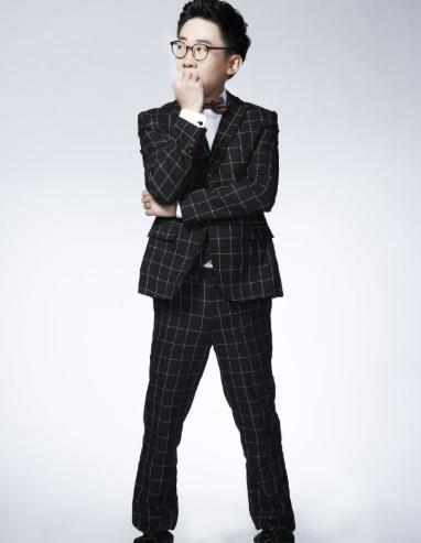 杨迪当年有多心酸?因长得丑被拒上台领奖,被谢娜捧红后感恩落泪