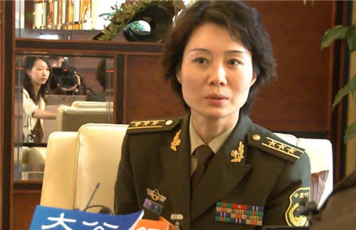 中国第一警花:训练20年得奖无数,现已成大校警衔,却嫁了个保安