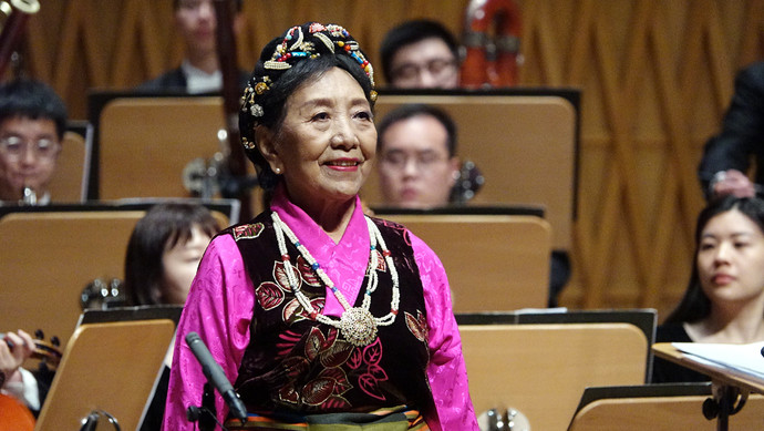 专访才旦卓玛歌里唱的自己心里就是这样想的