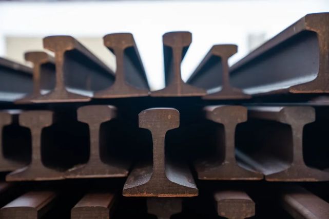 为什么钢轨是"工"字型?