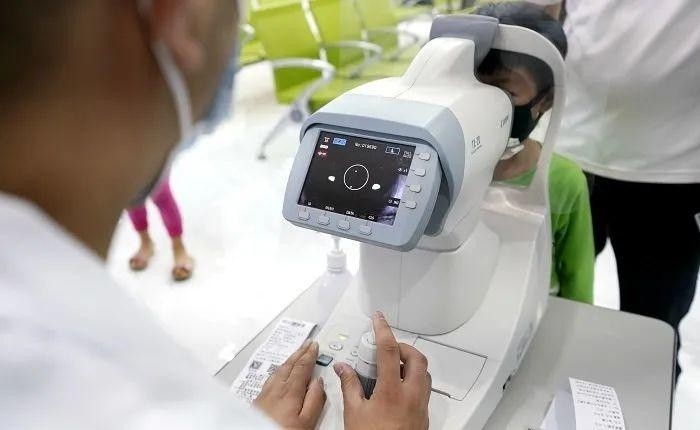 近视镜排行_十大眼镜片品牌排行榜