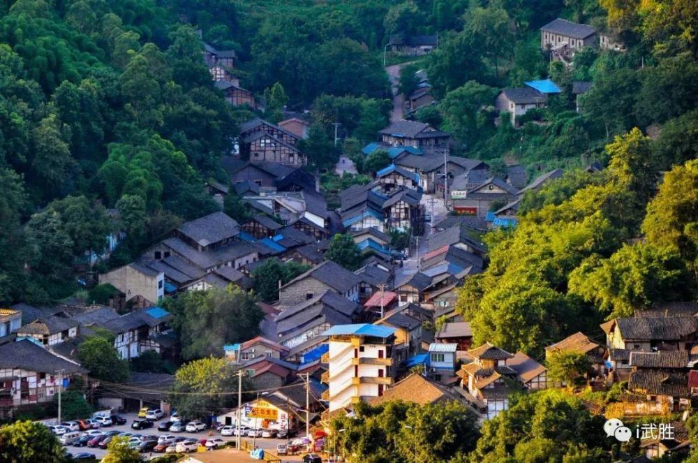 "中国民间艺术之乡",武胜县旅游资源丰富,被誉为"嘉陵明珠"
