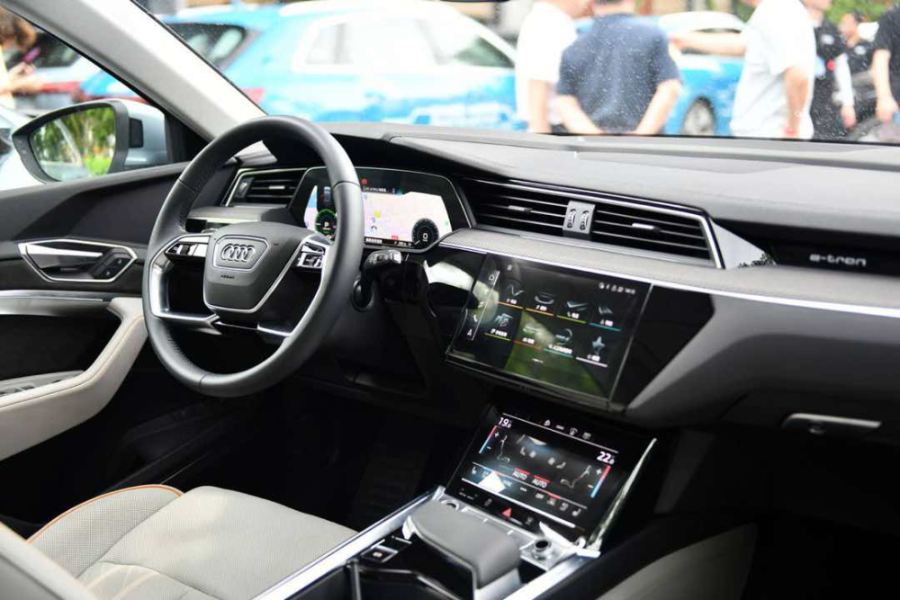 看完这些后,完全没有理由不选择奥迪"etron"_腾讯新闻