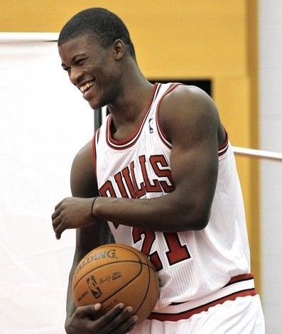 巴特勒最新训练照曝光手臂肌肉粗壮线条清晰可见十年进化成筋肉人