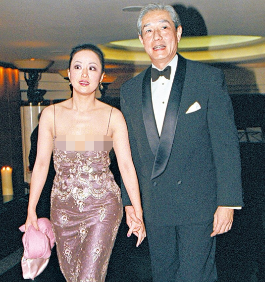 钟镇涛31岁长子减肥成功收获真爱520晒女友照片宣布新恋情