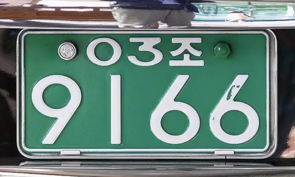 被嫌弃的蓝底白字车牌终于要换了?这下外国的月亮还圆吗?