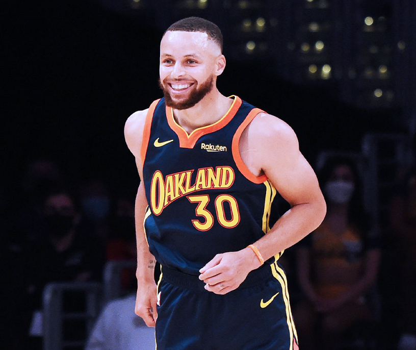 一夜三消息库里进入mvp候选詹姆斯伤情更新湖勇大战创纪录