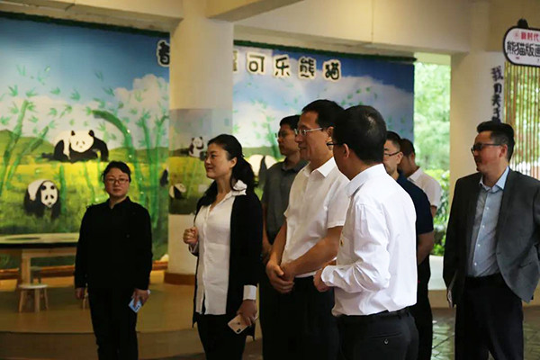 内江市人民政府副市长邢伟平一行莅临都江堰市友爱学校考察交流