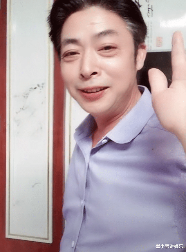 孝顺的儿子姚爸过生日郭威为父亲买新衣自己却不舍得买衣服