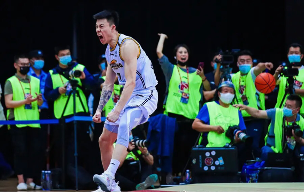 ncaa 场均7板3帽！NCAA最佳防守人啊！广东快抢他，他模板小乔丹啊