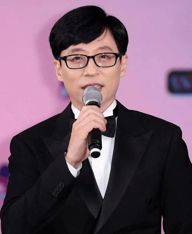 而是韩国本土人,韩国人看韩国的综艺,这些综艺里最能传达出制作人主持