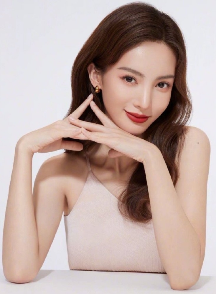 金晨李斯丹妮挽手散步