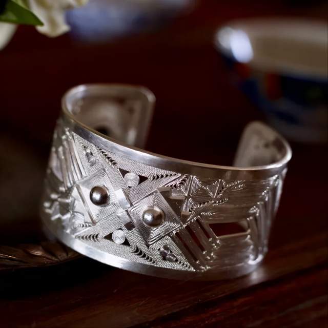 祥纹银饰-老故事手镯从编丝造型到焊接固型,一件作品不到最后一步都算